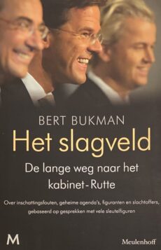 Het slagveld. De lange weg naar het kabinet-Rutte. Over inschattingsfouten, geheime agenda's, figuranten en slachtoffers, gebaseerd op gesprekken met vele sleutelfiguren