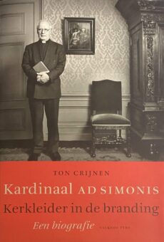 Kardinaal Ad Simonis. Kerkleider in de branding. Een biografie