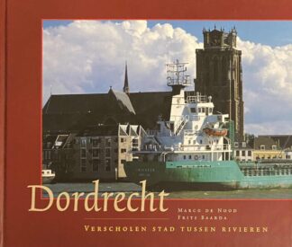Dordrecht. Verscholen stad tussen rivieren. / Town hidden between rivers