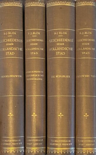 Geschiedenis eener Hollandsche stad (4-delige set). 1: Eene Hollandsche stad in de middeleeuwen. 2: Eene Hollandsche stad onder de bourgondisch-oostenrijkesche heerschappij. 3: Eene Hollandsche stad onder de republiek. 4: Eene […]
