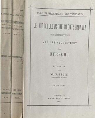 De Middeleeuwsche Rechtsbronnen der Kleine Steden van het Nedersticht van Utrecht. Eerste, Tweede & Derde Deel (Oude Vaderlandsche Rechtsbronnen / Werken der Vereeniging tot Uitgaaf der Bronnen van het Oud-Vaderlandsche […]